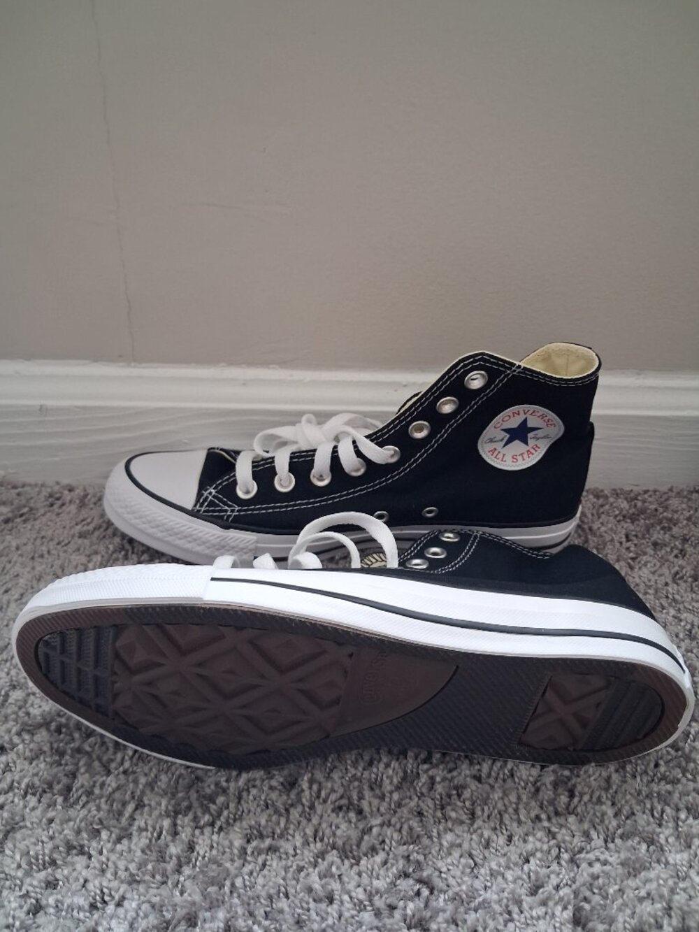 Black Converse Tennis shoe - Picture 4 of 6